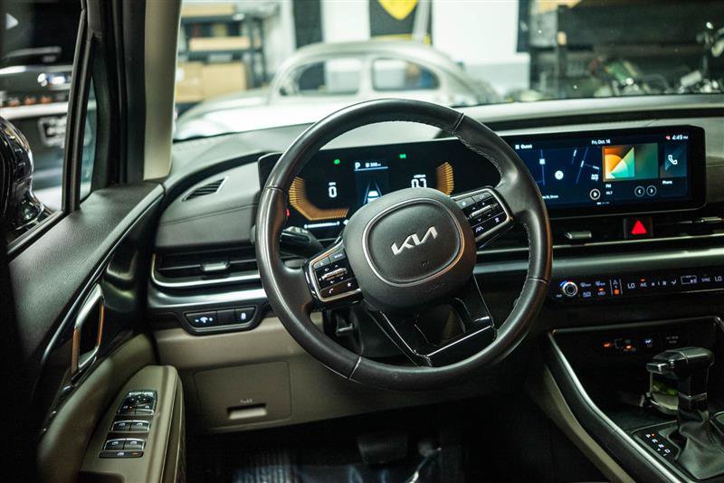 Used 2025 Kia Carnival FWD image 15