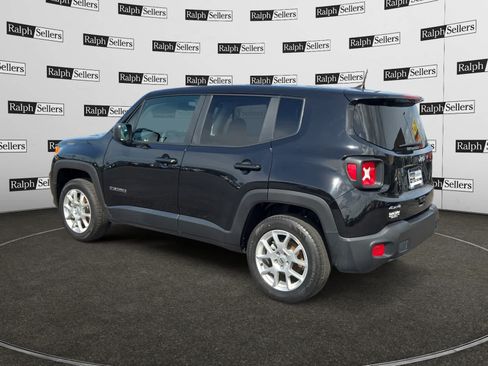 Used 2023 Jeep Renegade Latitude AWD/4WD image 4