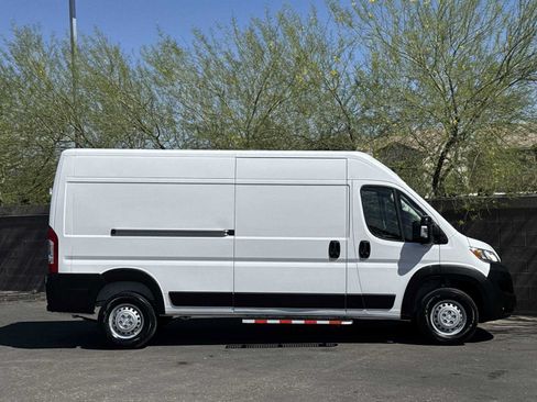Used 2025 RAM ProMaster 2500 w/ Convenience Group FWD image 9