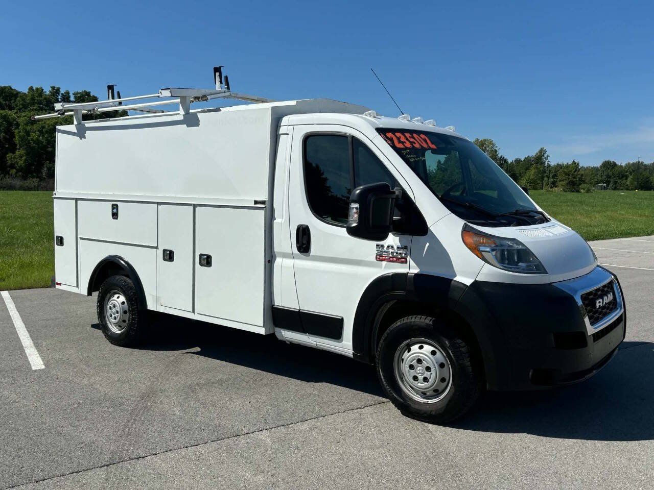 Used 2019 RAM ProMaster 3500 w/ Premium Appearance Group FWD image 2