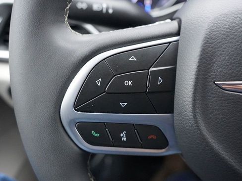 Certified 2024 Chrysler Pacifica Touring-L image 31