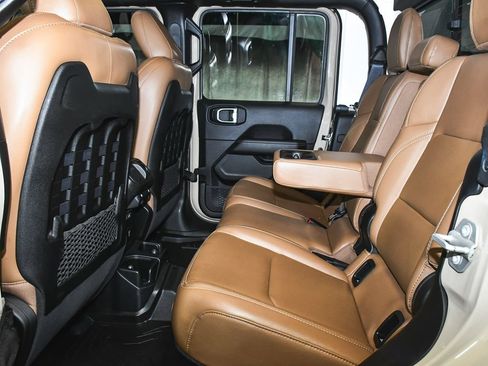 Used 2020 Jeep Gladiator Rubicon w/ Dual Top Group AWD/4WD image 41