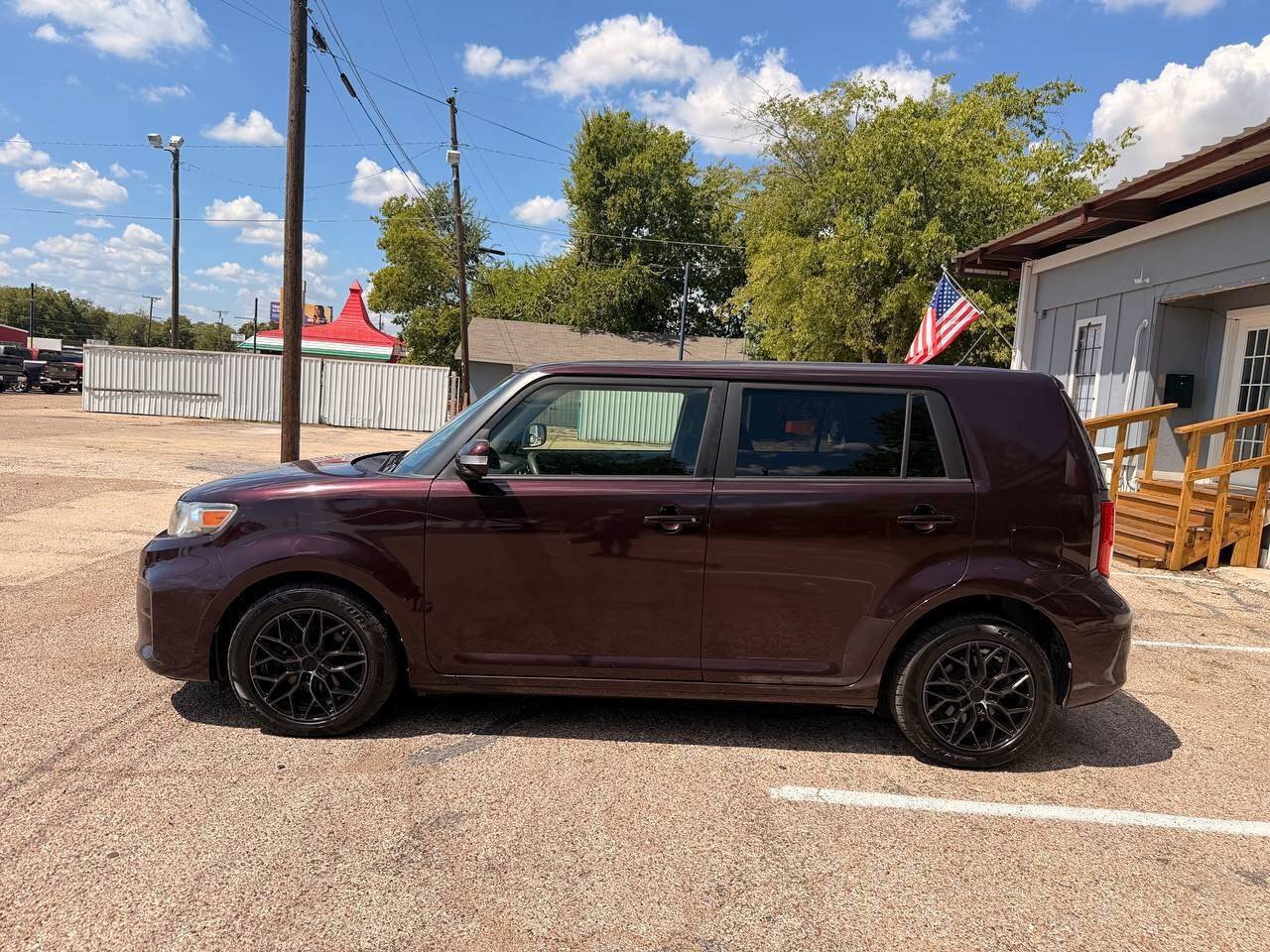 Used 2015 Scion xB FWD image 9