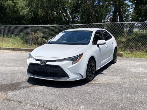 Used 2020 Toyota Corolla LE FWD image 3