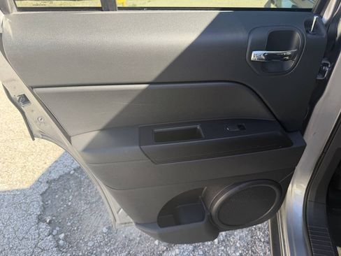 Used 2016 Jeep Patriot Latitude AWD/4WD image 15