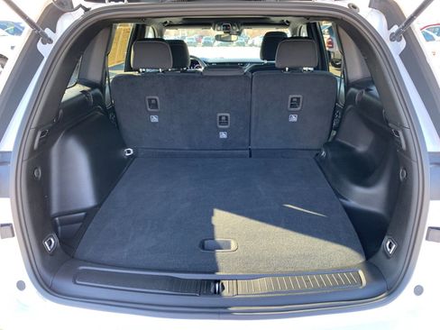 Used 2024 Jeep Grand Cherokee Laredo X image 17