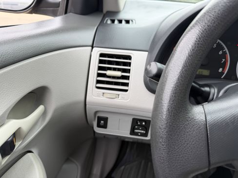 Used 2012 Toyota Corolla L FWD image 22