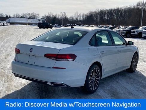 Used 2022 Volkswagen Passat 2.0T image 3