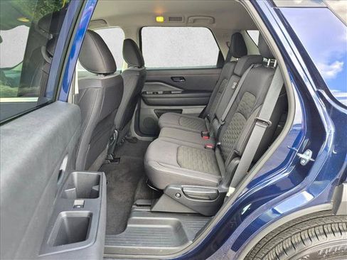 Used 2025 Nissan Pathfinder SV FWD image 19