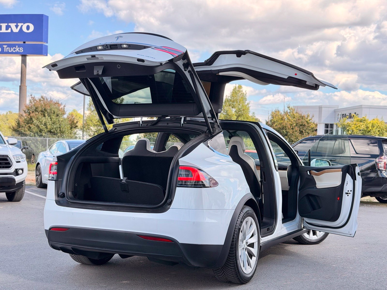 Used 2019 Tesla Model X 75D AWD/4WD image 7