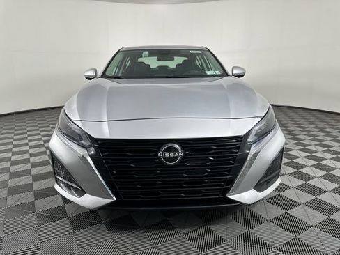 Used 2023 Nissan Altima 2.5 SV FWD image 13