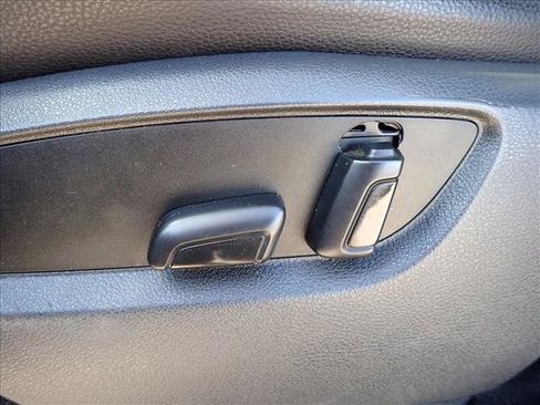 Used 2013 Volkswagen Touareg Sport AWD/4WD image 13