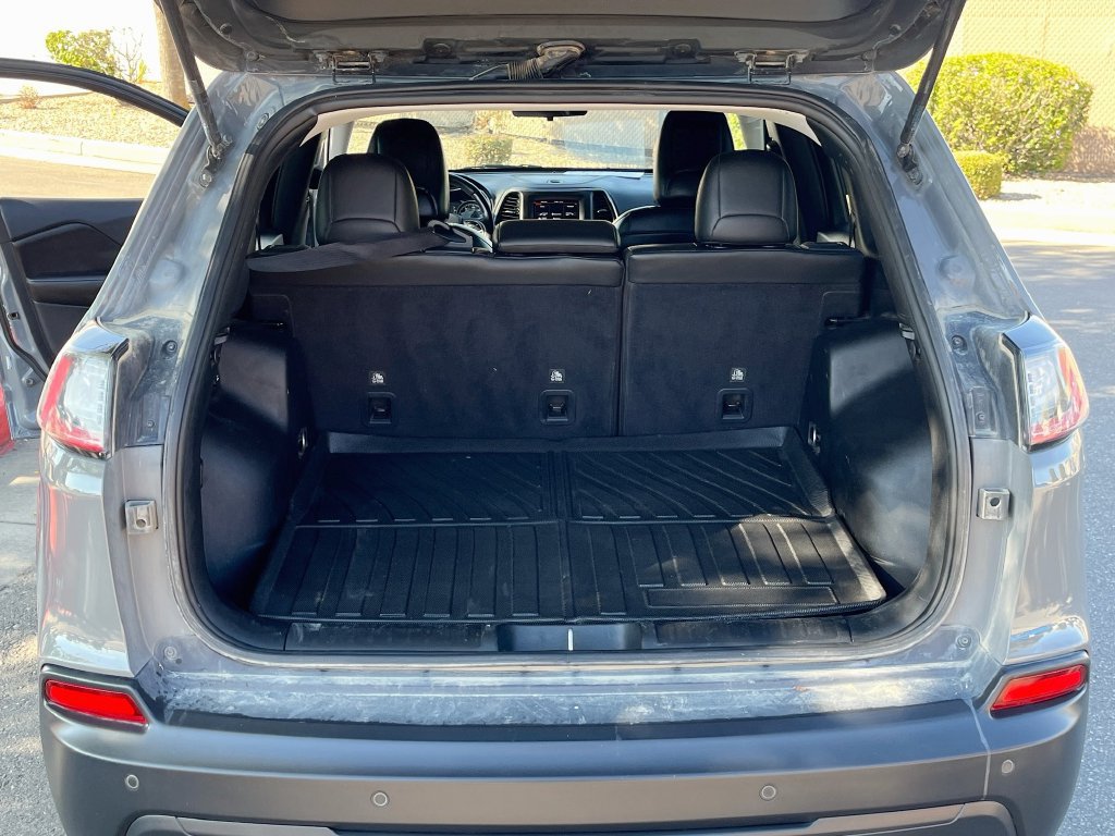 Used 2020 Jeep Cherokee Latitude Plus w/ Cold Weather Group AWD/4WD image 25