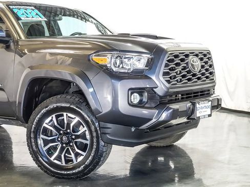 Used 2021 Toyota Tacoma TRD Sport w/ Technology Package AWD/4WD image 3