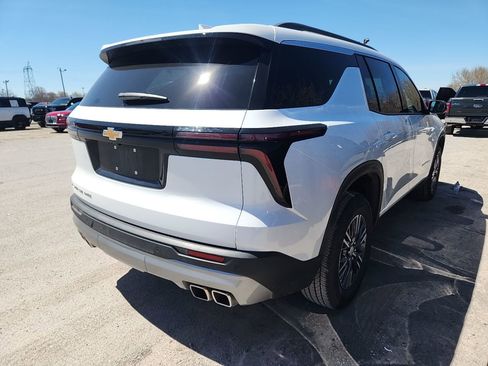 Used 2025 Chevrolet Traverse LT AWD/4WD image 3
