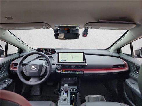 Used 2025 Toyota Prius Plug-In Hybrid image 17