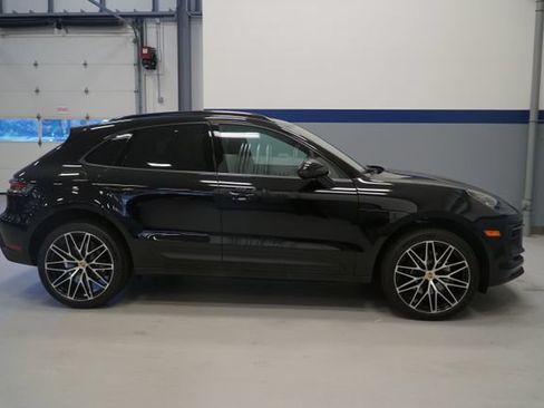 Certified 2026 Porsche Macan AWD/4WD image 11