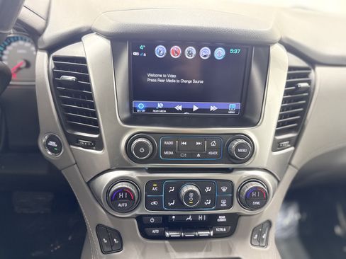 Used 2018 Chevrolet Suburban LT image 23