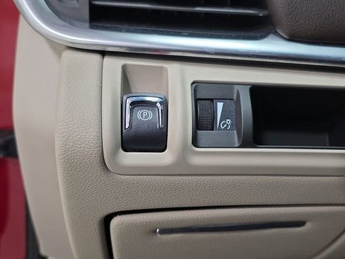 Used 2013 Cadillac XTS Luxury image 26