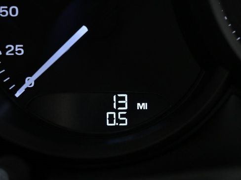 Certified 2025 Porsche Macan AWD image 8