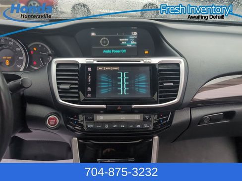 Used 2017 Honda Accord Touring image 18