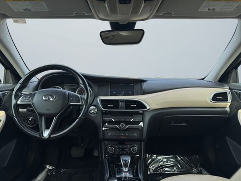 Used 2018 INFINITI QX30 w/ Cargo Package FWD image 10