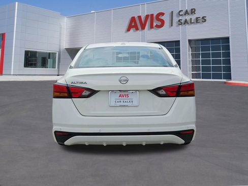 Used 2025 Nissan Altima 2.5 SV FWD image 5