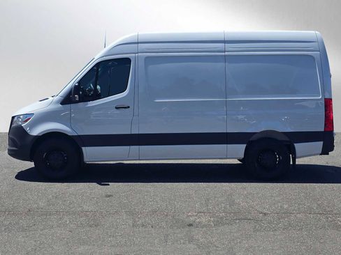 Used 2025 Mercedes-Benz Sprinter 2500 image 6