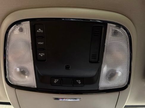 Used 2022 Dodge Durango SXT w/ Anodized Platinum Package AWD/4WD image 41