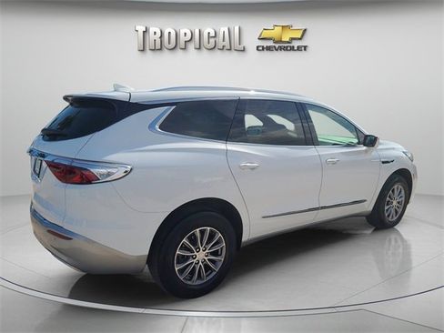 Used 2022 Buick Enclave Essence image 5