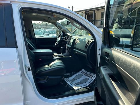 Used 2012 Toyota Tundra SR5 w/ SR5 Pkg image 11