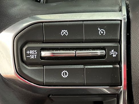 Used 2025 GMC Acadia Elevation image 52