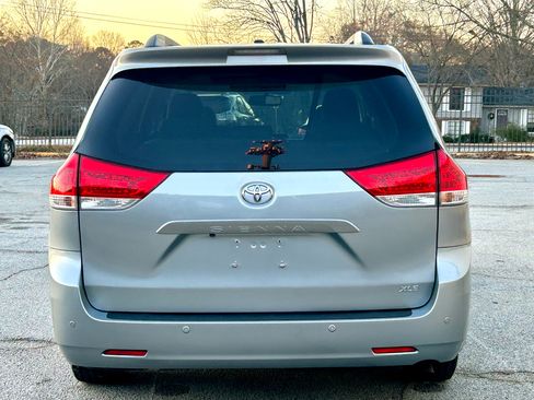Used 2011 Toyota Sienna XLE image 6