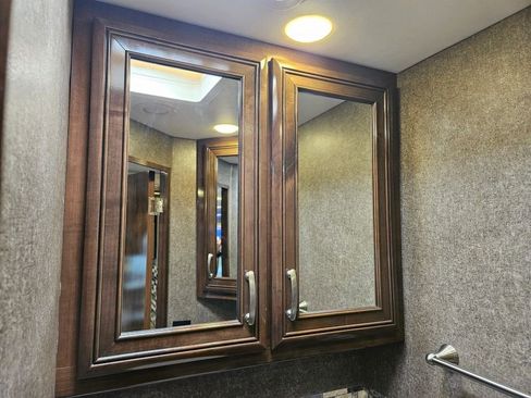 Used 2019 Ford F550 2WD Regular Cab Super Duty w/ XLT Value Package image 27