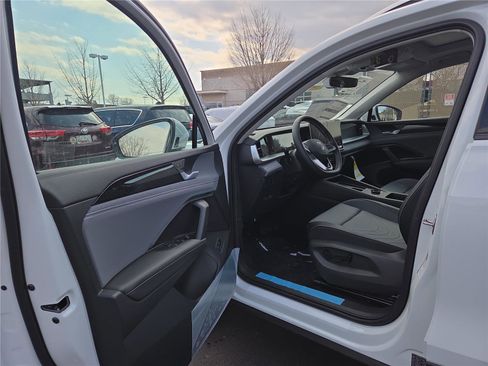 New 2026 Volkswagen Tiguan SE image 11