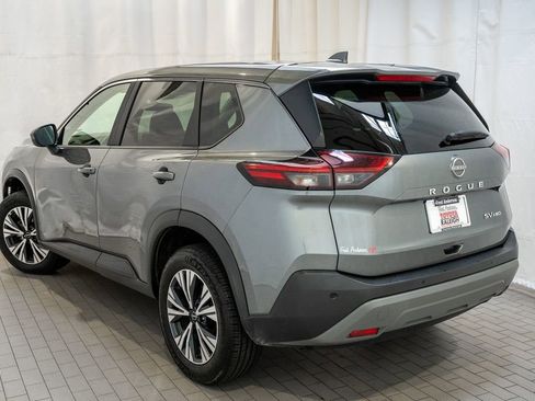 Used 2023 Nissan Rogue SV image 3