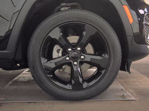 Used 2024 Jeep Grand Cherokee Altitude AWD/4WD image 38
