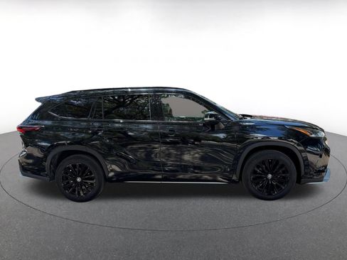Used 2025 Toyota Highlander XSE AWD/4WD image 14