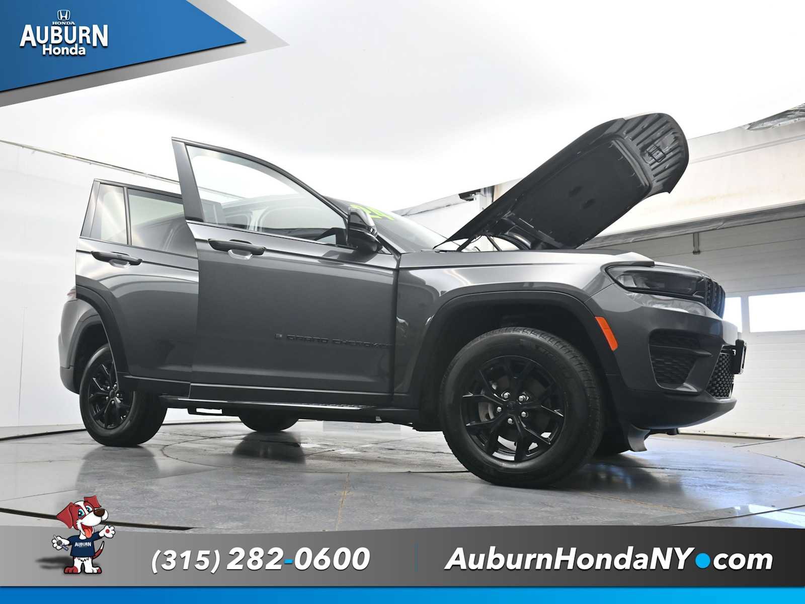 Used 2024 Jeep Grand Cherokee Altitude AWD/4WD image 34