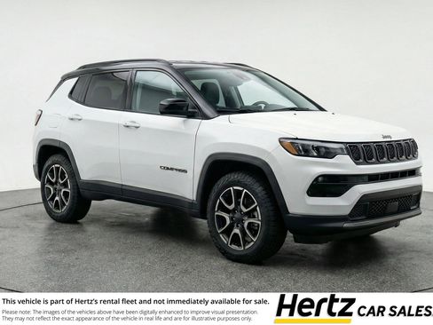 Used 2025 Jeep Compass Trailhawk image 1