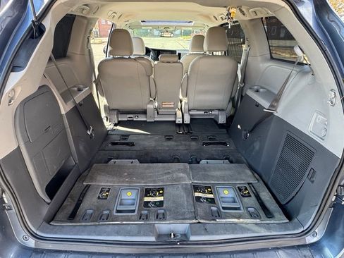 Used 2016 Toyota Sienna XLE image 36