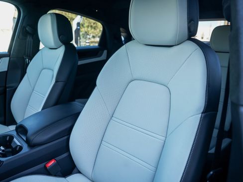 Used 2026 Porsche Cayenne GTS image 5