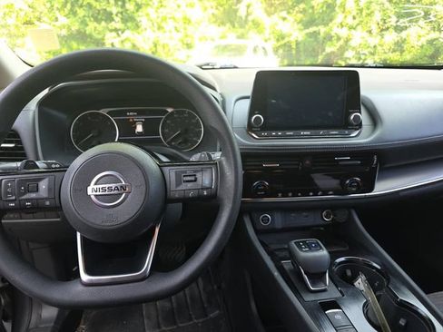 Used 2021 Nissan Rogue SV FWD image 15