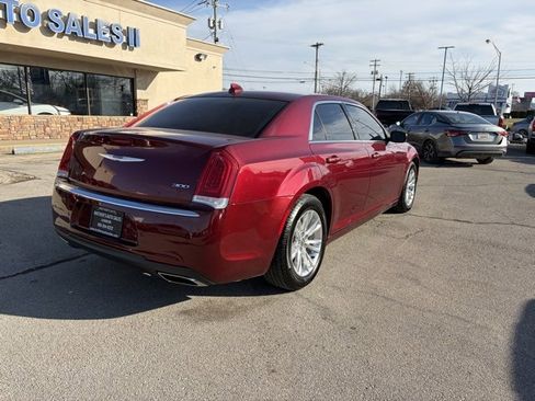Used 2021 Chrysler 300 Touring L image 7