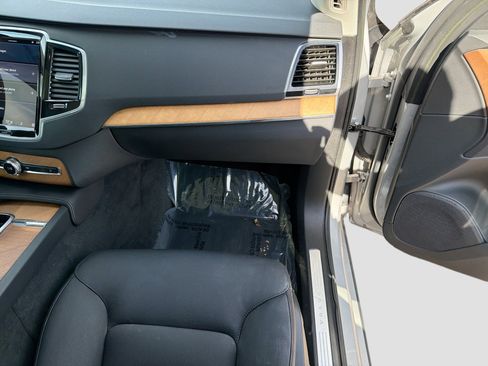 Used 2023 Volvo XC90 B6 Plus image 18