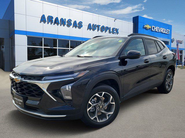 Used 2026 Chevrolet Trax LT w/ Driver Confidence Package FWD image 1