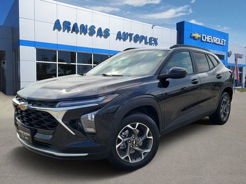 Used 2026 Chevrolet Trax LT w/ Driver Confidence Package FWD image 1
