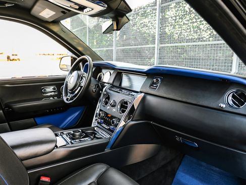 Used 2021 Rolls-Royce Cullinan image 10