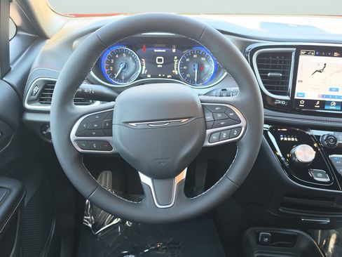 New 2027 Chrysler Pacifica Select FWD image 10