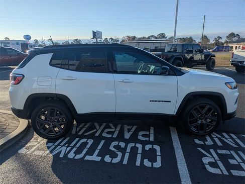 Used 2026 Jeep Compass Limited image 7